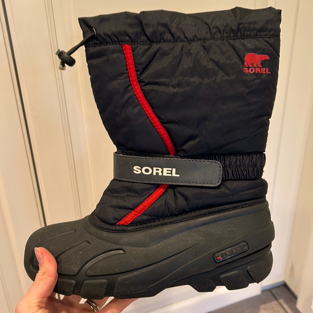 Boys Sorel winter boots - size 5.